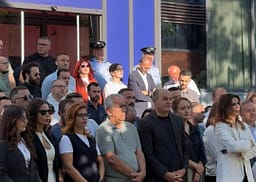 Enver Hoxhaj para Qeverisë: Këtu, çdo ditë e më shumë, derisa të rikthehet rendi kushtetues Enver Hoxhaj para Qeverisë: Këtu, çdo ditë e më shumë, derisa të rikthehet rendi kushtetues
