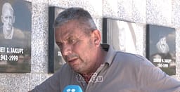 Rrëfimi emocional i të mbijetuarit të Reçakut pas arrestimit të pesë serbëve Rrëfimi emocional i të mbijetuarit të Reçakut pas arrestimit të pesë serbëve