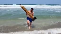 Notari gjen në det mbetjet e një rakete ruse në brigjet e Turqisë Notari gjen në det mbetjet e një rakete ruse në brigjet e Turqisë