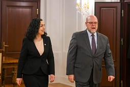 Jeff Hovenier: Presidentja Osmani ka luajtur rol konstruktiv në raportet Kosovë-ShBA Jeff Hovenier: Presidentja Osmani ka luajtur rol konstruktiv në raportet Kosovë-ShBA
