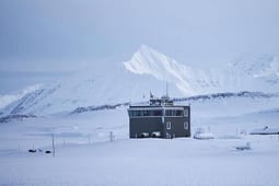 SHBA zgjeron bazat në Grenlandë, Narsarsuaq dhe Mestersvig bëhen qendra të reja me prani amerikane SHBA zgjeron bazat në Grenlandë, Narsarsuaq dhe Mestersvig bëhen qendra të reja me prani amerikane