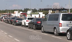 2 orë pritje për dalje nga Kosova në Merdarë, kolona arrin 1.2 kilometra 2 orë pritje për dalje nga Kosova në Merdarë, kolona arrin 1.2 kilometra