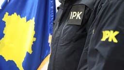 Arrestohet zyrtari policor në Gjilan, dyshohet për sulm, kanosje dhe lëndim të lehtë trupor Arrestohet zyrtari policor në Gjilan, dyshohet për sulm, kanosje dhe lëndim të lehtë trupor