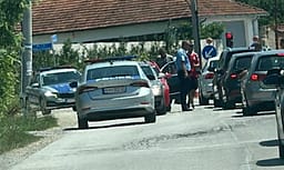Aksident mes tri veturave në Krushevë të Klinës, një person përfundon në spital Aksident mes tri veturave në Krushevë të Klinës, një person përfundon në spital