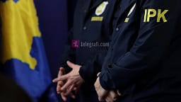 Dy oficerë, jo një popull Dy oficerë, jo një popull