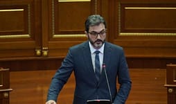 “Hyp se t’vrava, zbrit se të mbyta”, Gola publikon video: PDK-ja dikur thoshte një gjë, sot një tjetër “Hyp se t’vrava, zbrit se të mbyta”, Gola publikon video: PDK-ja dikur thoshte një gjë, sot një tjetër