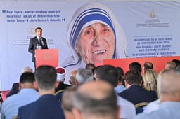 Kurti në shënimin e ditëlindjes së Nënës Terezë në Shkup: Bota fliste për varfërinë, ajo i afrohej të varfrit Kurti në shënimin e ditëlindjes së Nënës Terezë në Shkup: Bota fliste për varfërinë, ajo i afrohej të varfrit