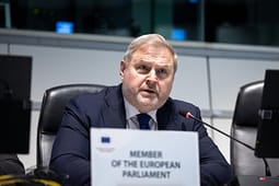 Raportuesi për Kosovën në PE u drejtohet partive politike: Sa më shpejt një koalicion qeverisës Raportuesi për Kosovën në PE u drejtohet partive politike: Sa më shpejt një koalicion qeverisës