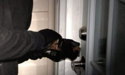 Vjedhin në arkën e kishës mbi 1 mijë euro, policia heton rastin në Bushincë të Novobërdës Vjedhin në arkën e kishës mbi 1 mijë euro, policia heton rastin në Bushincë të Novobërdës