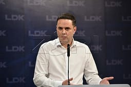 “Populli ka me ju dënu”, Abdixhiku kundër shkuarjes në zgjedhje: Prapë keni me u ulë me njerin e njejtë “Populli ka me ju dënu”, Abdixhiku kundër shkuarjes në zgjedhje: Prapë keni me u ulë me njerin e njejtë