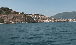 Mbytet një turist nga Gjeorgjia në ujërat e Liqenit të Ohrit Mbytet një turist nga Gjeorgjia në ujërat e Liqenit të Ohrit