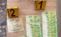 Dyshohen se vodhën mijëra euro, dinarë e zinxhirë ari në Leposaviq, arrestohen tre persona në Vushtrri, policia jep detaje Dyshohen se vodhën mijëra euro, dinarë e zinxhirë ari në Leposaviq, arrestohen tre persona në Vushtrri, policia jep detaje