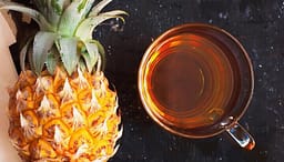 Çaji me ananas dhe kanellë me të cilin humbni peshë Çaji me ananas dhe kanellë me të cilin humbni peshë