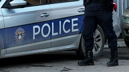 Arrestohet një person në një qendër tregtare në Pejë, dyshohet se sulmoi qytetarët Arrestohet një person në një qendër tregtare në Pejë, dyshohet se sulmoi qytetarët