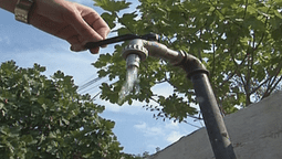 Erërat e forta shkaktojnë defekt në linjën 20 kV, probleme në furnizimin me ujë në disa zona të Durrësit Erërat e forta shkaktojnë defekt në linjën 20 kV, probleme në furnizimin me ujë në disa zona të Durrësit