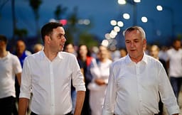 Degët e LDK-së në Pejë dhe Lipjan kërkojnë dorëheqjen e Abdixhikut Degët e LDK-së në Pejë dhe Lipjan kërkojnë dorëheqjen e Abdixhikut