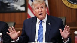 Trump mohon mungesën e armëve në SHBA dhe thotë se ‘rrjedhësit’ e informacionit po ‘ndjeken’ Trump mohon mungesën e armëve në SHBA dhe thotë se ‘rrjedhësit’ e informacionit po ‘ndjeken’