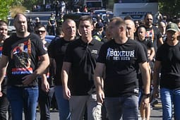 Djali i Vuçiqit merr pjesë në varrimin e Ratko Mlladiçit Djali i Vuçiqit merr pjesë në varrimin e Ratko Mlladiçit