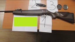 Nxjerr armën, arrestohet një person në Deçan Nxjerr armën, arrestohet një person në Deçan