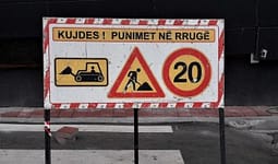LAMM: Vazhdojnë punimet në rrugën Gostivar-Strazhë, do të ketë regjim të trafikut LAMM: Vazhdojnë punimet në rrugën Gostivar-Strazhë, do të ketë regjim të trafikut