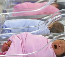 55.000 dollarë për çdo fëmijë deri në moshën 17-vjeçare, Singapoli me politika mbështetëse për familjet 55.000 dollarë për çdo fëmijë deri në moshën 17-vjeçare, Singapoli me politika mbështetëse për familjet