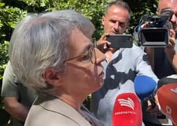 Gërvalla viziton lokacionin e gërmimeve në Kalludër: Nuk është koha për spekulime, presim rezultate konkrete Gërvalla viziton lokacionin e gërmimeve në Kalludër: Nuk është koha për spekulime, presim rezultate konkrete