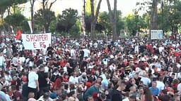 Dita e 85-të e protestës në Tiranë për Zvërnecin Dita e 85-të e protestës në Tiranë për Zvërnecin