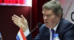 Ish-ambasadori Bosch: Shpresoj që BE t’ia bëjë kusht Ukrainës njohjen e Kosovës, sikur Serbisë Ish-ambasadori Bosch: Shpresoj që BE t’ia bëjë kusht Ukrainës njohjen e Kosovës, sikur Serbisë