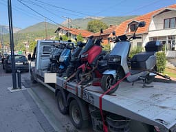 Policia në Pejë sekuestron 11 motoçikleta Policia në Pejë sekuestron 11 motoçikleta