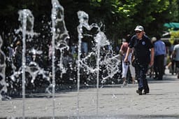 Sot temperaturat deri në 38°C, paralajmërohet nxehtësi ekstreme Sot temperaturat deri në 38°C, paralajmërohet nxehtësi ekstreme