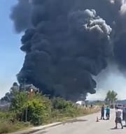 Zjarri në Vrellë – Digjet një barakë e kampit të policisë, dëmtohen disa vetura Zjarri në Vrellë – Digjet një barakë e kampit të policisë, dëmtohen disa vetura