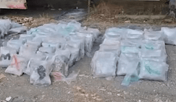 Aksioni “Vardaris” zbulon mbi 324 kg marihuanë në Selanik, në pranga një shtetas nga Maqedonia dhe një nga Kosova Aksioni “Vardaris” zbulon mbi 324 kg marihuanë në Selanik, në pranga një shtetas nga Maqedonia dhe një nga Kosova