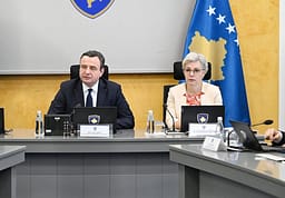 Vendimi i KGJK’së për gjyqtarët serbë, Gërvalla kritika Brukselit: Kosova s’mund ta sakrifikoj shtetin ligjor për politikat ledhatuese të BE Vendimi i KGJK’së për gjyqtarët serbë, Gërvalla kritika Brukselit: Kosova s’mund ta sakrifikoj shtetin ligjor për politikat ledhatuese të BE