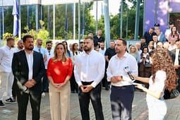 PDK dhe Aleanca bllokojnë sërish hyrjen e Qeverisë, kësaj radhe u bashkohen edhe aktivistë nga Skënderaj e Istogu PDK dhe Aleanca bllokojnë sërish hyrjen e Qeverisë, kësaj radhe u bashkohen edhe aktivistë nga Skënderaj e Istogu