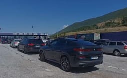 Kosovarët dynden drejt bregdetit shqiptar, fluks i shtuar automjetesh në Morinë, regjistrohen mbi 50 mijë hyrje Kosovarët dynden drejt bregdetit shqiptar, fluks i shtuar automjetesh në Morinë, regjistrohen mbi 50 mijë hyrje