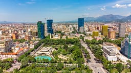 Kosova kryeson listën, mbi 7,300 kosovarë me leje qëndrimi në Shqipëri Kosova kryeson listën, mbi 7,300 kosovarë me leje qëndrimi në Shqipëri