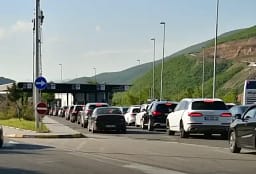 Pritje deri në 45 minuta në vendkalimet kufitare me Greqinë dhe Serbinë Pritje deri në 45 minuta në vendkalimet kufitare me Greqinë dhe Serbinë