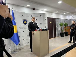 Tahiri pas mbledhjes së Kryesisë: Na kanë mbetur edhe 10 ditë për vendimin për presidentin Tahiri pas mbledhjes së Kryesisë: Na kanë mbetur edhe 10 ditë për vendimin për presidentin
