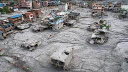 Katastrofa në Nepal: Numri i viktimave i kalon 900, mbi 4 mijë persona rezultojnë të zhdukur Katastrofa në Nepal: Numri i viktimave i kalon 900, mbi 4 mijë persona rezultojnë të zhdukur