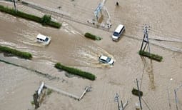 Katër të vdekur dhe pesë të plagosur nga reshjet në Japoni, autoritetet kanë paralajmëruar për rrëshqitje të tokës Katër të vdekur dhe pesë të plagosur nga reshjet në Japoni, autoritetet kanë paralajmëruar për rrëshqitje të tokës