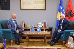 Sveçla pret shefin e ri të EULEX’it Lopes – E falënderon për ndihmën gjatë gërmimeve në Zubin Potok Sveçla pret shefin e ri të EULEX’it Lopes – E falënderon për ndihmën gjatë gërmimeve në Zubin Potok