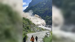 Shkon në mbi 600 numri i të vdekurve nga përmbytjet në Nepal, mijëra të zhdukur Shkon në mbi 600 numri i të vdekurve nga përmbytjet në Nepal, mijëra të zhdukur