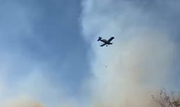 Dy avionë “Air Tractor” në aksion për shuarjen e zjarreve në Lurë Dy avionë “Air Tractor” në aksion për shuarjen e zjarreve në Lurë