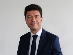 Ky është ambasadori i ri i Francës në Kosovë Ky është ambasadori i ri i Francës në Kosovë