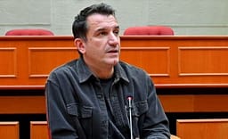 Firma e Bashkisë së Tiranës shkon në qeli, avokati: ‘Detyrimi me paraqitje’ do të ishte më i përshtatshëm për qytetarët Firma e Bashkisë së Tiranës shkon në qeli, avokati: ‘Detyrimi me paraqitje’ do të ishte më i përshtatshëm për qytetarët