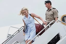 Skandal i ri në Shtëpinë e Bardhë: Kush është Natalie, që thuhet se ka një aferë me Trump? Skandal i ri në Shtëpinë e Bardhë: Kush është Natalie, që thuhet se ka një aferë me Trump?