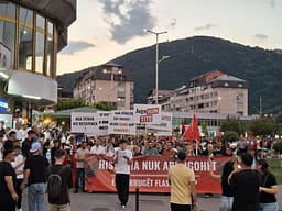 Rexhepi: Gjykata Kushtetuese të ripërsërisë vendimin, të mbrojmë dinjitetin tetovarë Rexhepi: Gjykata Kushtetuese të ripërsërisë vendimin, të mbrojmë dinjitetin tetovarë