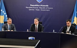 Kurti: Serbia ka bllokuar mbi 2.1 milionë euro për shqiptarët e Luginës, ato duhet të zhbllokohen Kurti: Serbia ka bllokuar mbi 2.1 milionë euro për shqiptarët e Luginës, ato duhet të zhbllokohen