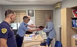 I gjetën çantën dhe arrestuan të dyshuarin, gjermania falënderon policët në Tiranë I gjetën çantën dhe arrestuan të dyshuarin, gjermania falënderon policët në Tiranë