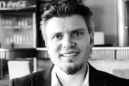 Para inteligjencës artificiale vjen lidershipi: Themeli i transformimit strategjik Para inteligjencës artificiale vjen lidershipi: Themeli i transformimit strategjik